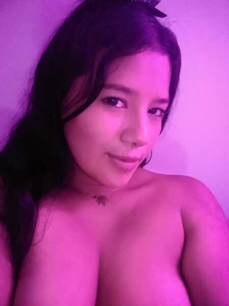 Live sex webcam photo for CamilaaEvanss #3375400