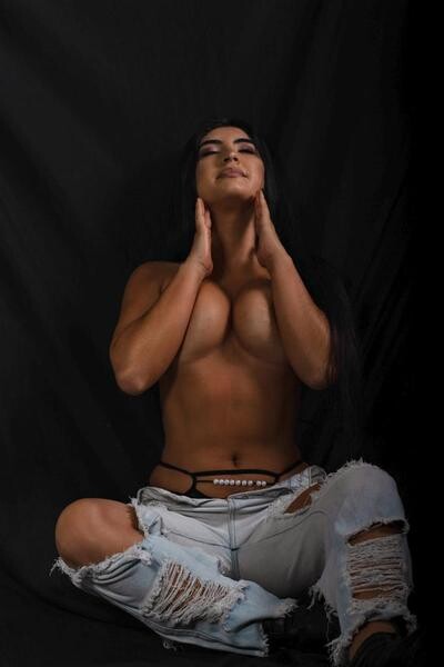 Live sex webcam photo for TalianaGrey #3572542