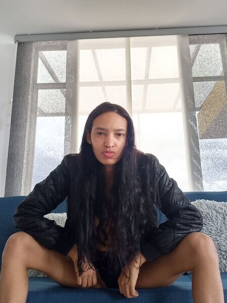 Live sex webcam photo for CarolineBasset #6080629