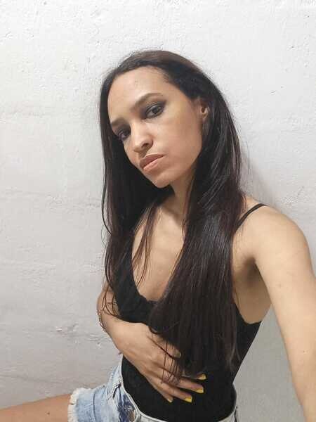 Live sex webcam photo for CarolineBasset #6080610