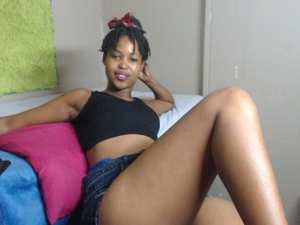 Live sex webcam photo for DarkDivaa21 #4175699