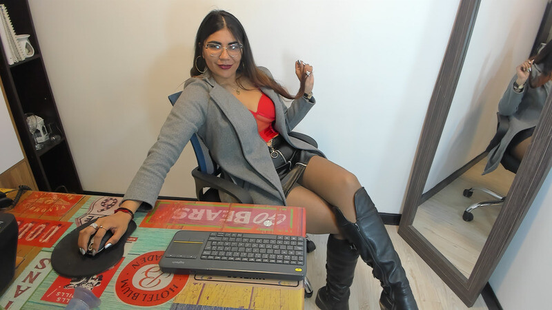 Live sex webcam photo for LunaDumont #6482162