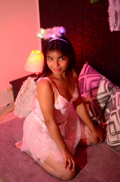 Live sex webcam photo for EmiliCoopper #5693999