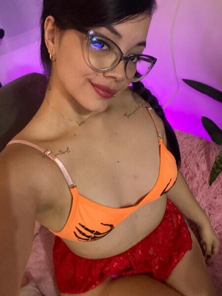 Live sex webcam photo for ValeenSoto #5618960