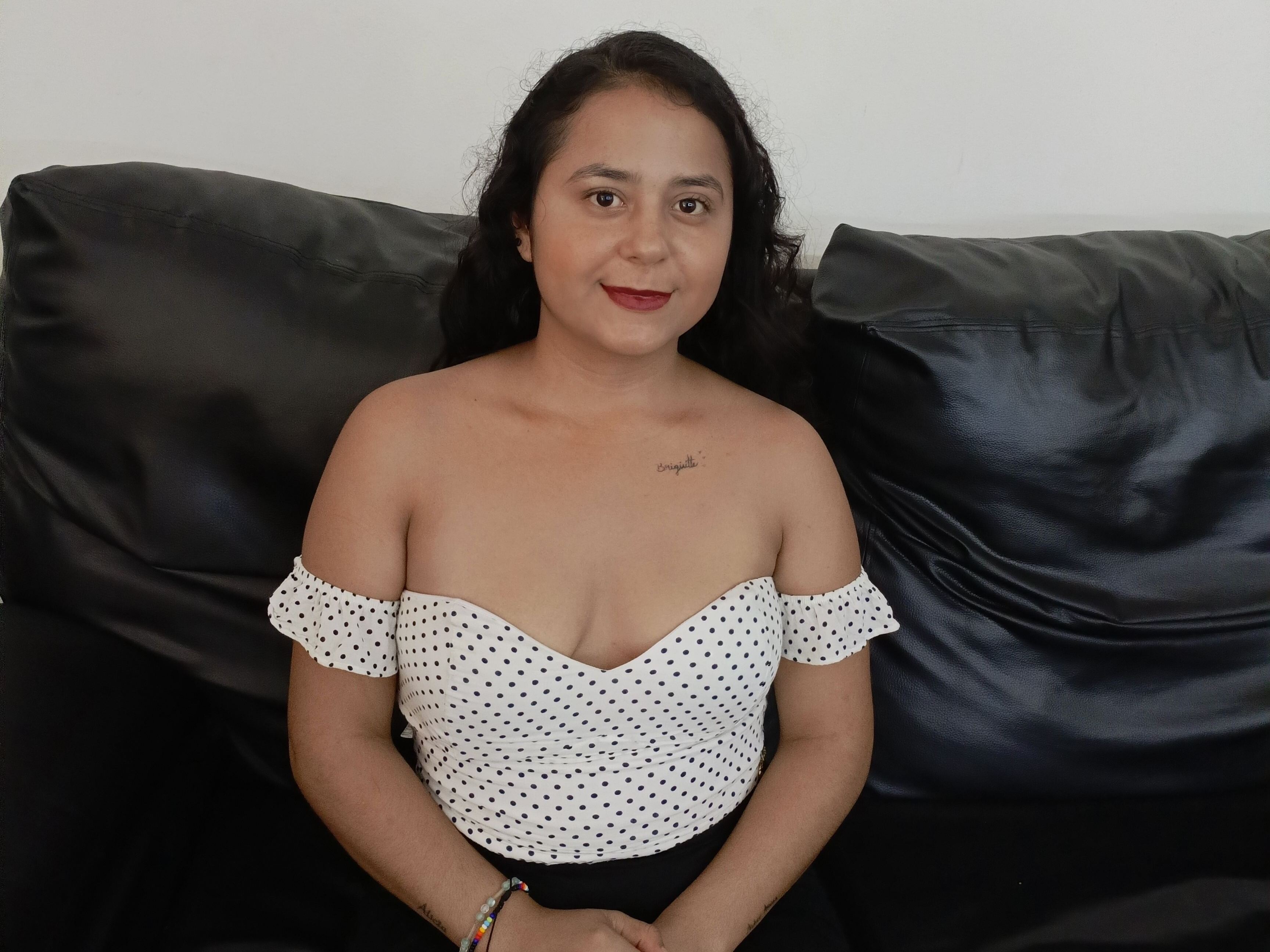 Live sex webcam photo for SofiaRodriguezxx #5763361