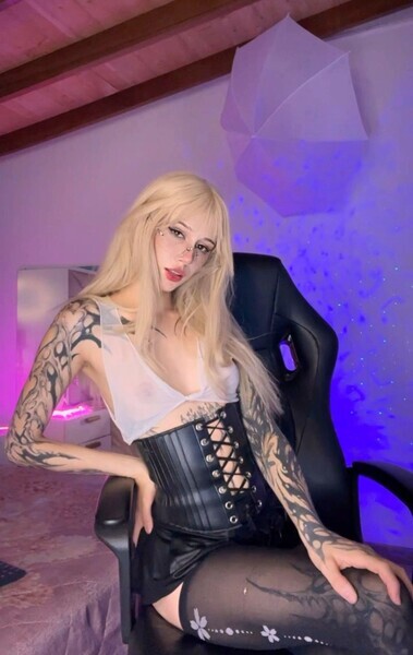 Live sex webcam photo for MissGaru #6197885