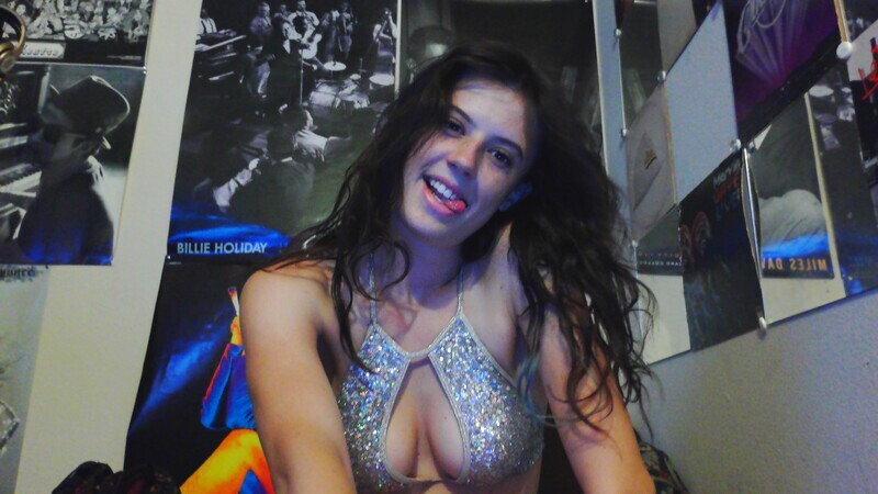 Live sex webcam photo for SabrinaSkyy #6382314