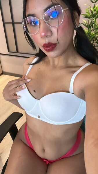 Live sex webcam photo for CherryyBunny #6407004