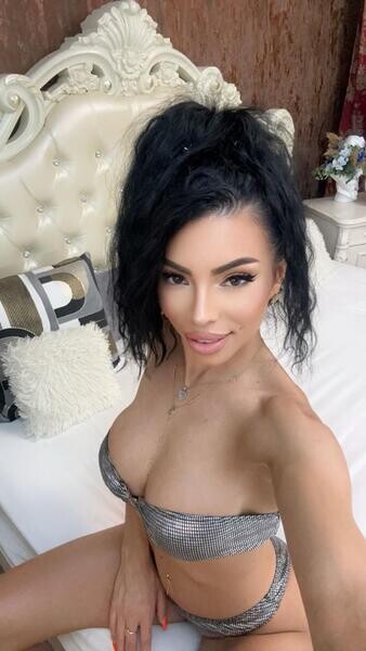 Live sex webcam photo for LarraTyler #6411668