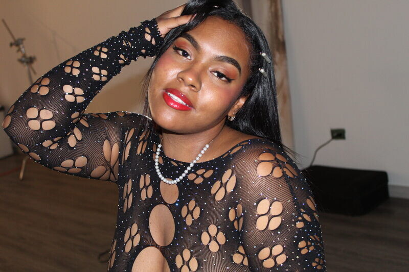 Live sex webcam photo for Esmeraldaduarte #6292284