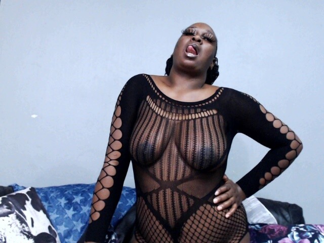 Live sex webcam photo for ChubbyBitchX #6290752