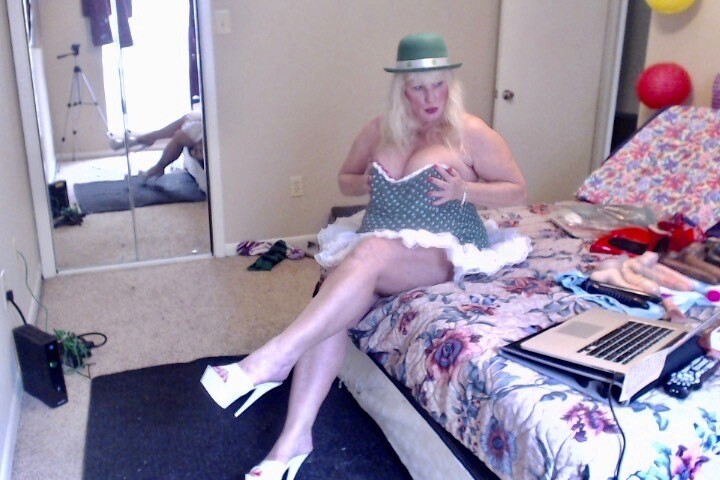 Live sex webcam photo for Shellyfox #6139832