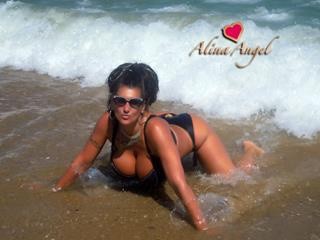 Live sex webcam photo for AlinaAngel #1981308