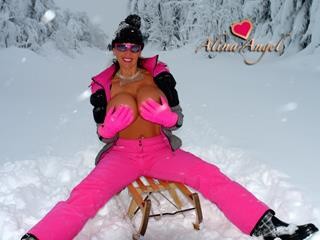 Live sex webcam photo for AlinaAngel #1981292