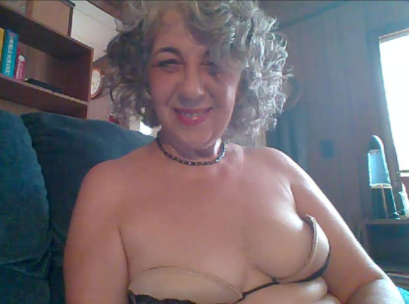 Live sex webcam photo for MoonGoddess62 #2537179
