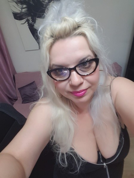 Live sex webcam photo for SonyaHotMilf #1909934