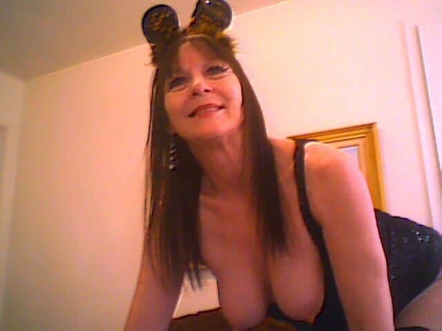 Live sex webcam photo for Cindy2SuckNow #6122755