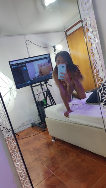 Live sex webcam photo for XShairaHottestX #3501345