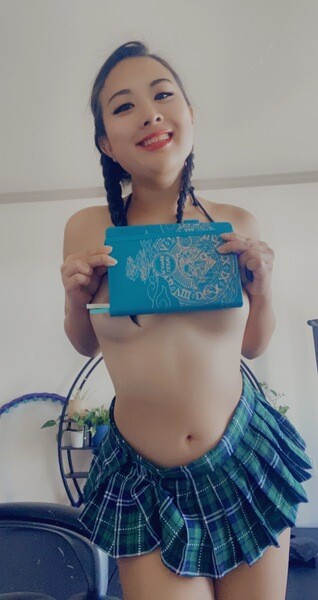 Live sex webcam photo for SukiSukigirl #2843649