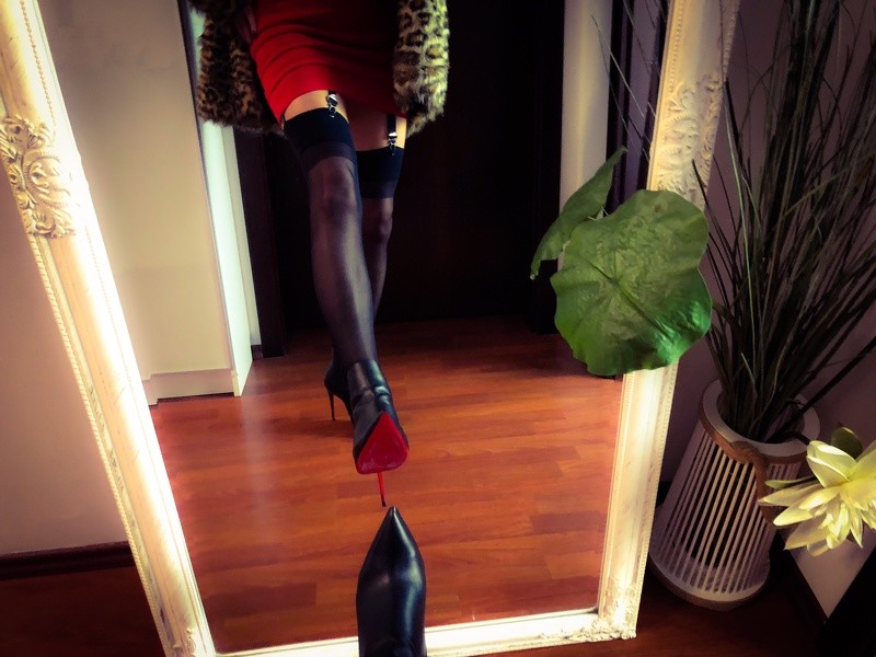 Live sex webcam photo for MISTRESSNYLONS #5863738