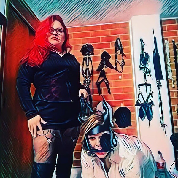 Live sex webcam photo for mistressmara_sumleah_bdsm #1755047