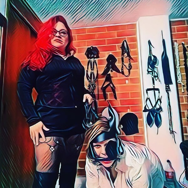 Live sex webcam photo for mistressmara_sumleah_bdsm #1755035