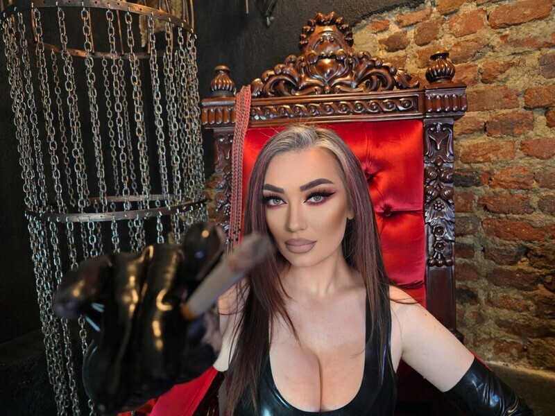 Live sex webcam photo for MiaBlackXO #6973632