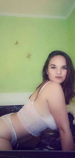 Live sex webcam photo for EmeraldElla #3545604