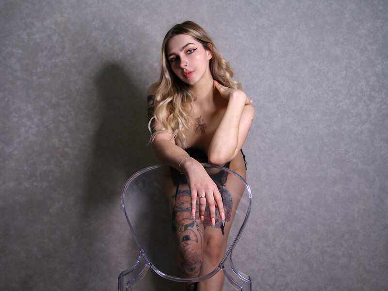 Live sex webcam photo for CharlotteWinter #2737894