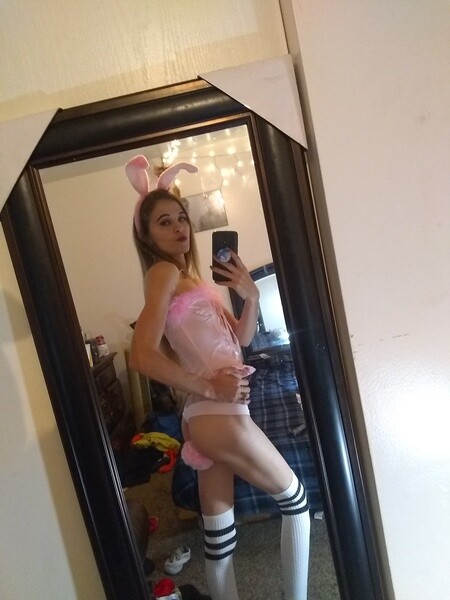 Live sex webcam photo for Lilwhite_bunnyrabbit #2721434