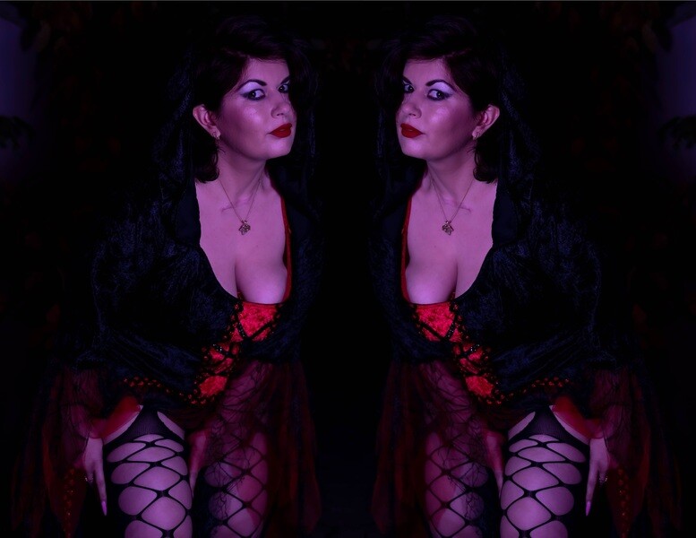 Live sex webcam photo for HellenMoon #2716903