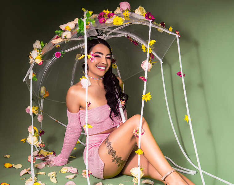 Live sex webcam photo for SaraSstonee #6929034