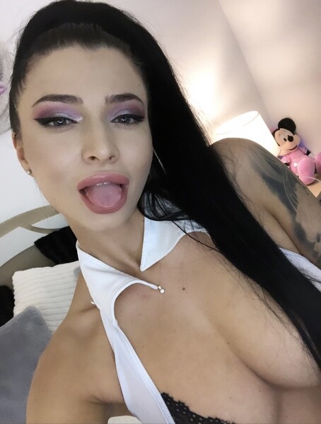 Live sex webcam photo for Lara_Larise #2953015