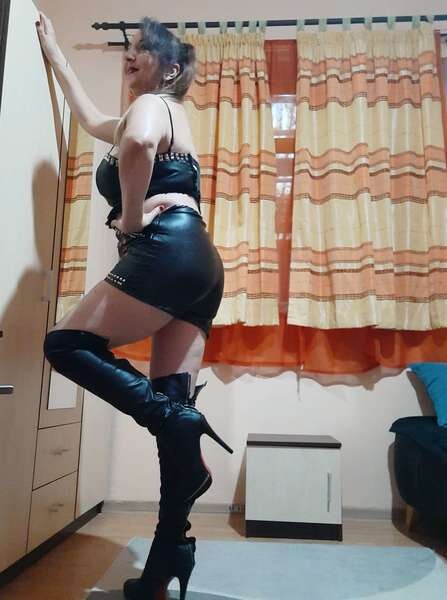 Live sex webcam photo for EvelyneFlirtyMilf #6572460