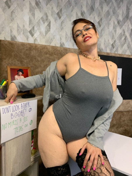 Live sex webcam photo for LolaLopess #2801802