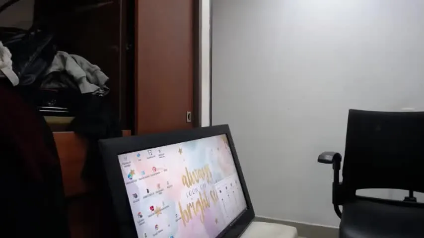 Live sex webcam photo for _candy_foxx_