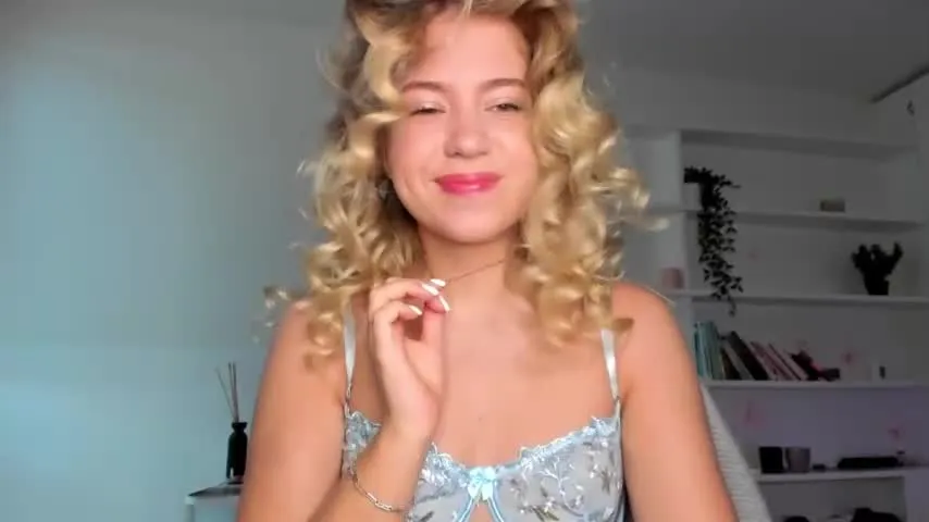 Live sex webcam photo for aggie_love