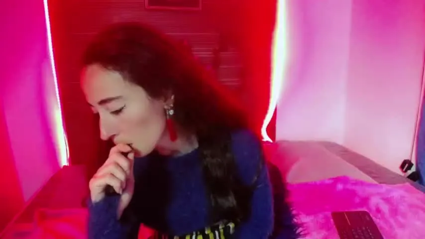 Live sex webcam photo for angel_roose