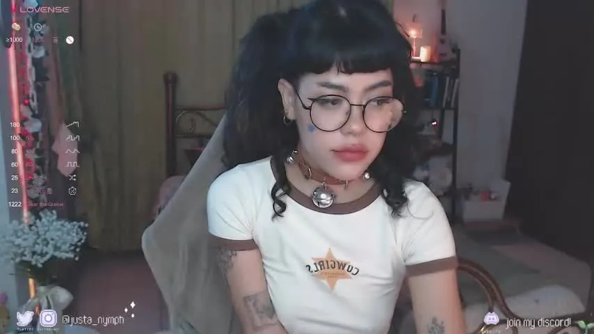 Live sex webcam photo for blushing_nymph