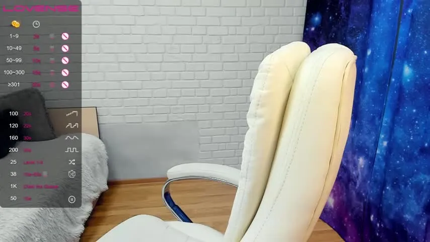 Live sex webcam photo for cherry__bomb_