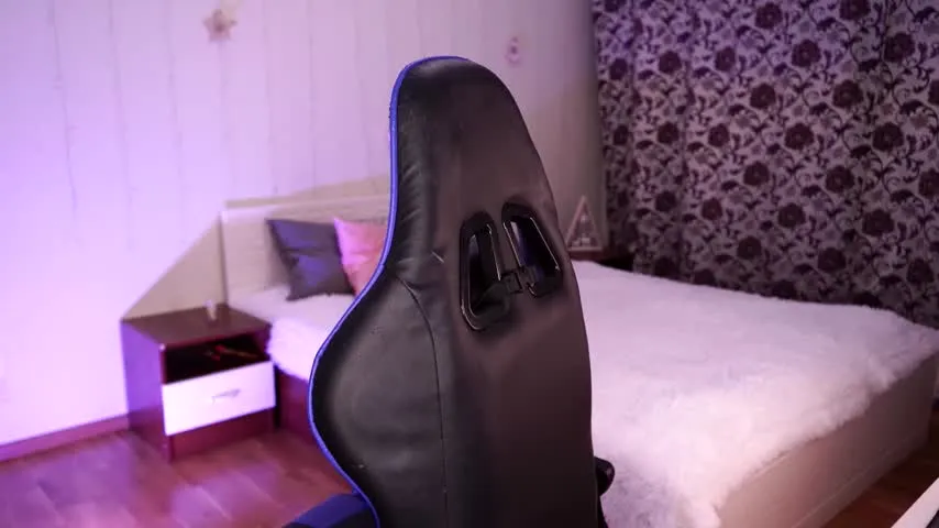 Live sex webcam photo for cherry_bombs