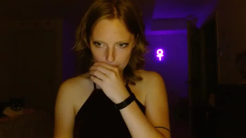Live sex webcam photo for crimsonxrapture