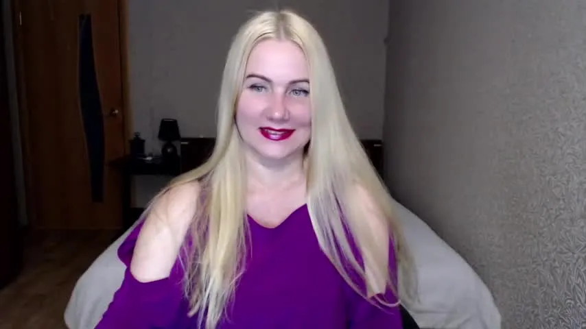 Live sex webcam photo for donella_shy