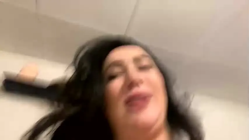 Live sex webcam photo for elleford