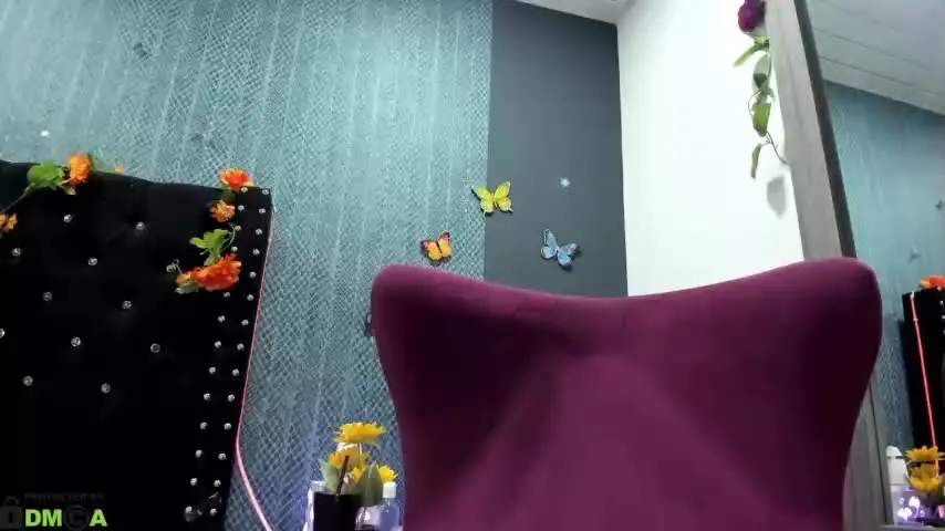 Live sex webcam photo for emiilyy_rosse