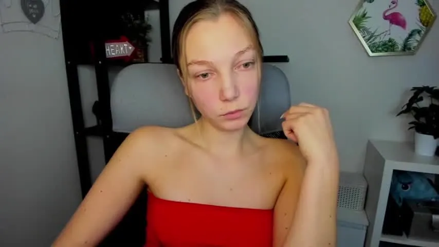 Live sex webcam photo for emilly_xkiss