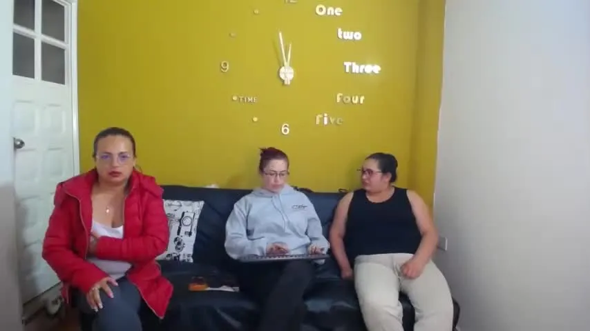 Live sex webcam photo for emilyriskhot