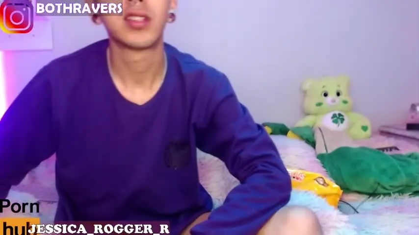 Live sex webcam photo for jessica_n_rogger
