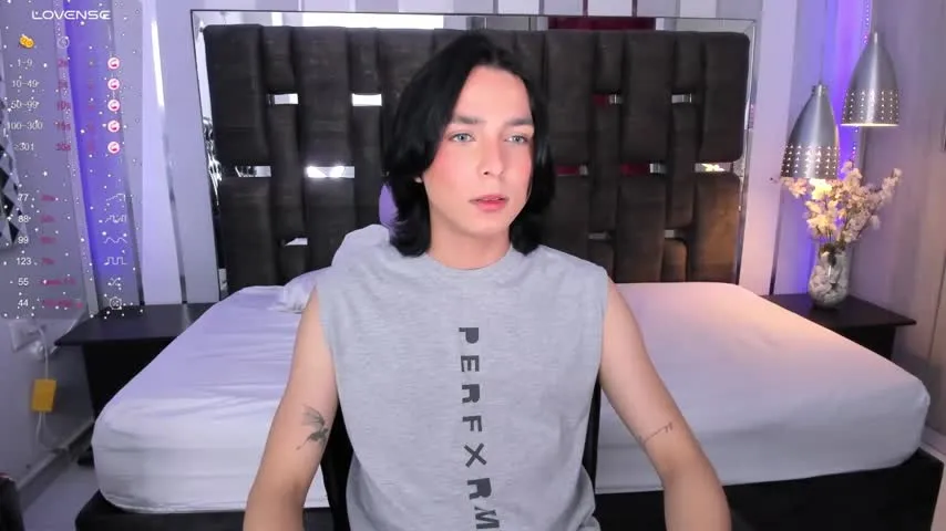 Live sex webcam photo for jiggly_