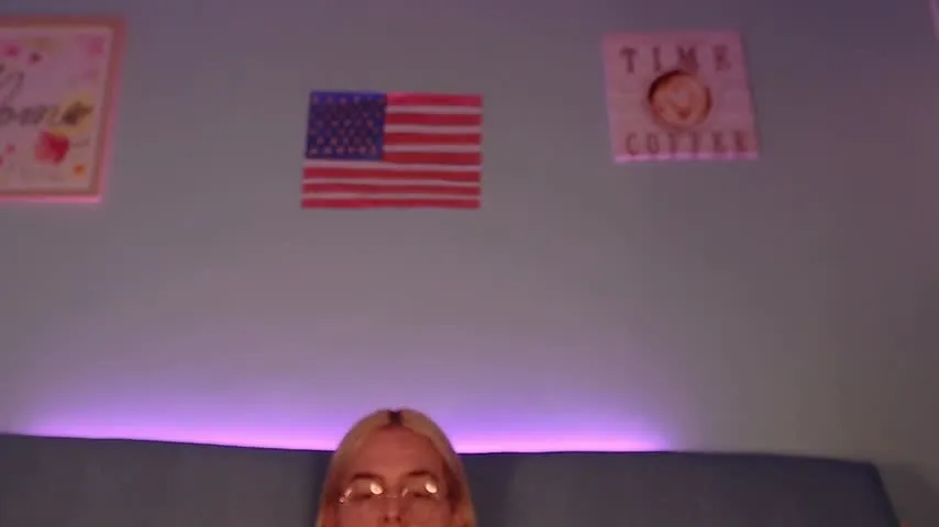 Live sex webcam photo for khendallfox
